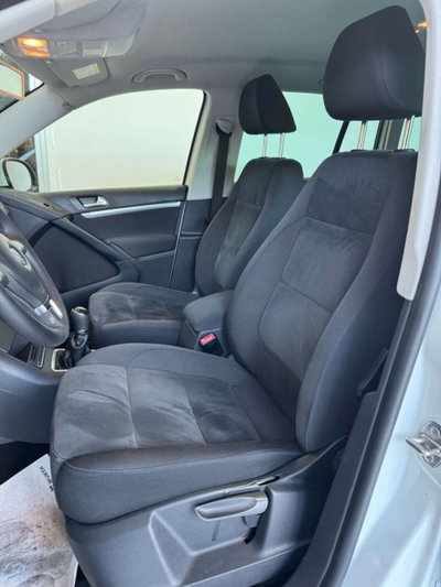 Volkswagen Tiguan 2.0 TDI 140 CV 4MOTION Sport & Style (10)