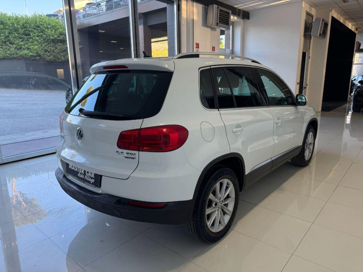 Volkswagen Tiguan 2.0 TDI 140 CV 4MOTION Sport & Style (4)