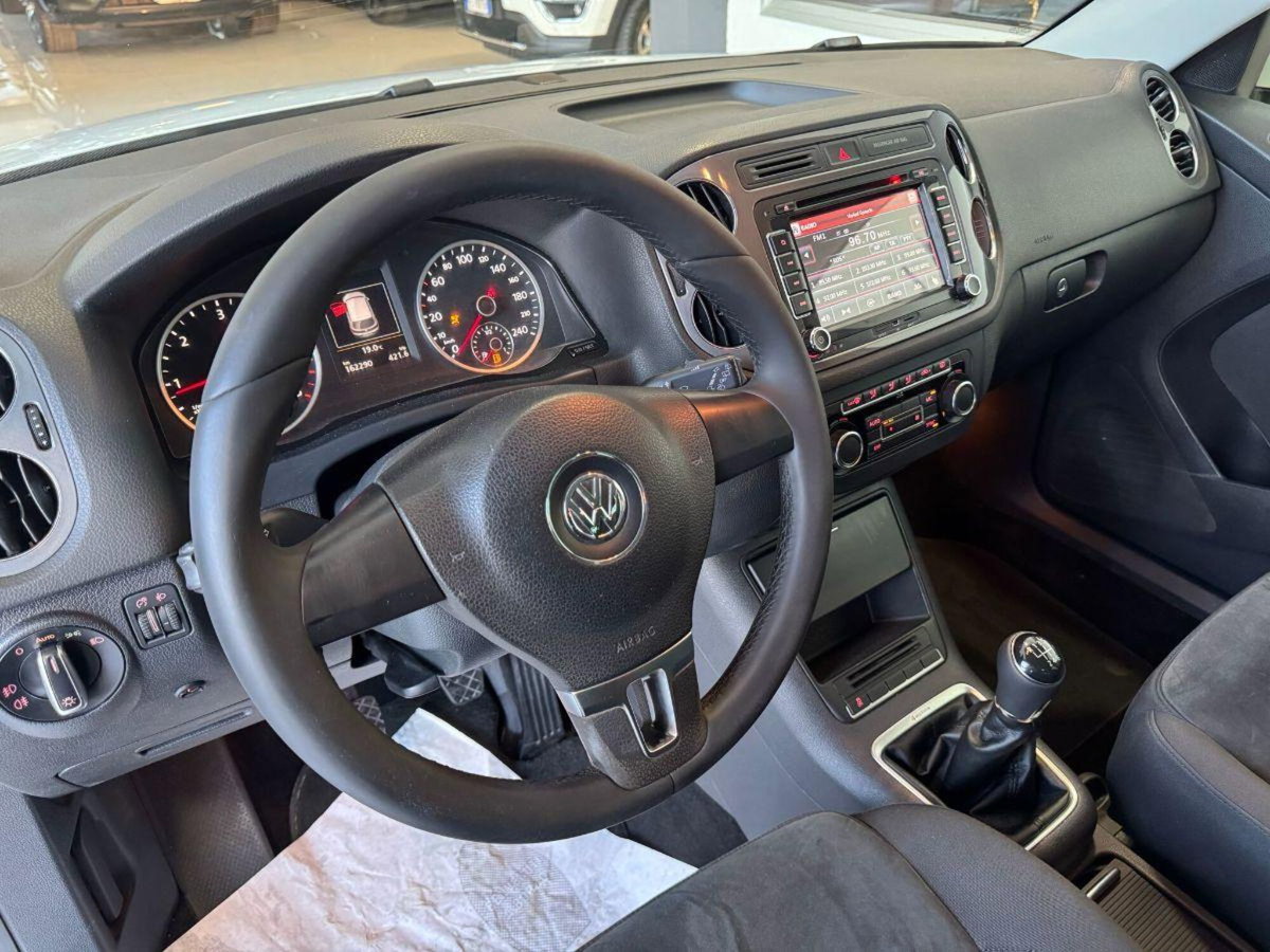 Volkswagen Tiguan 2.0 TDI 140 CV 4MOTION Sport & Style (9)