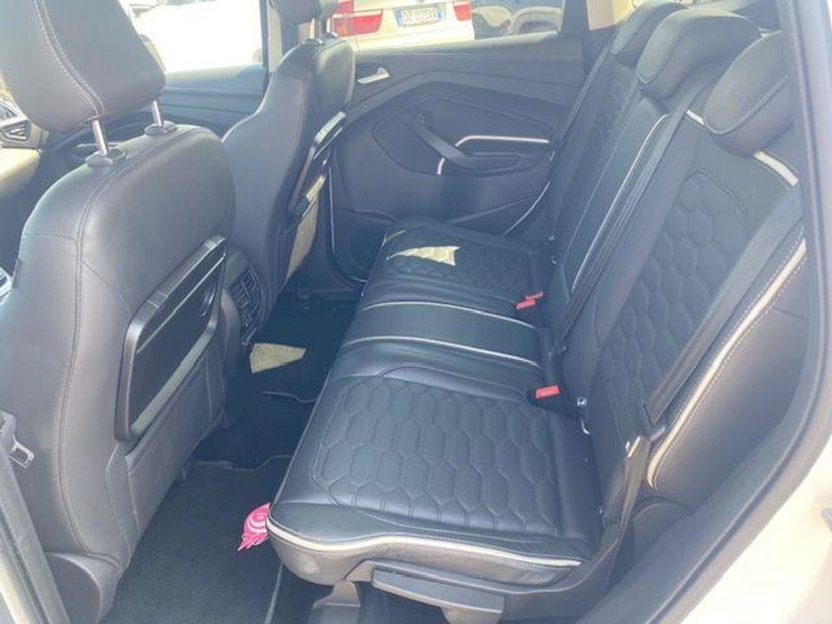 Ford Kuga 2.0 TDCI 150 CV S&S 4WD Vignale (13)