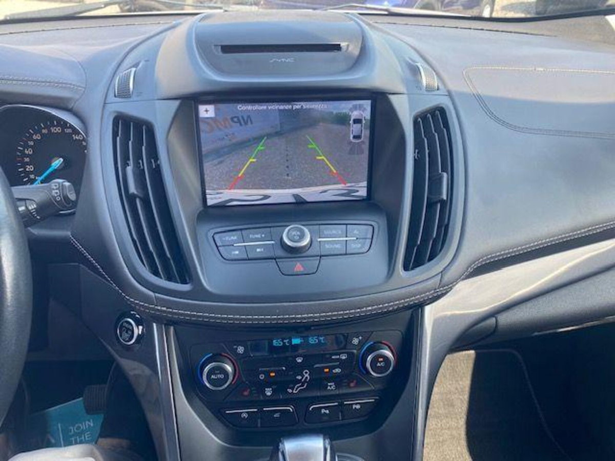 Ford Kuga 2.0 TDCI 150 CV S&S 4WD Vignale (16)