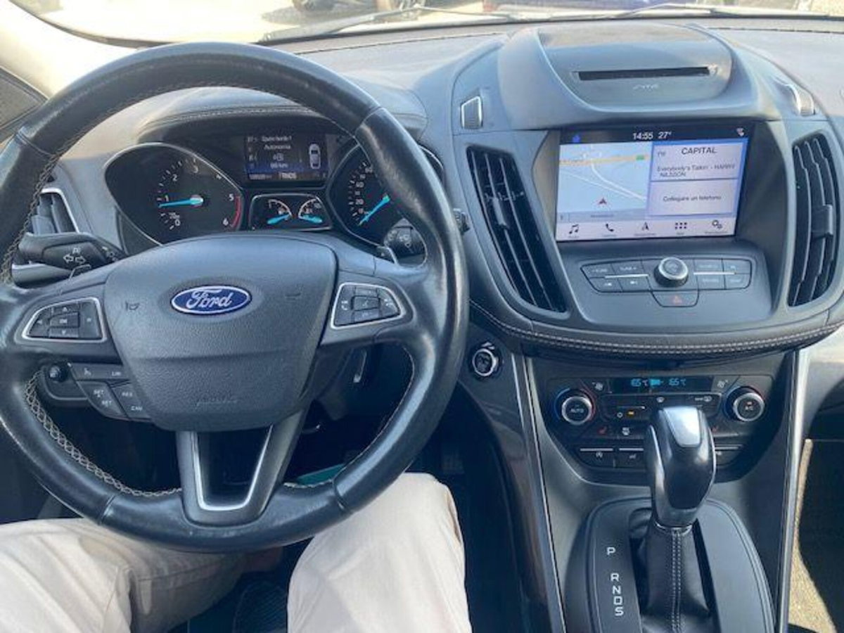 Ford Kuga 2.0 TDCI 150 CV S&S 4WD Vignale (17)