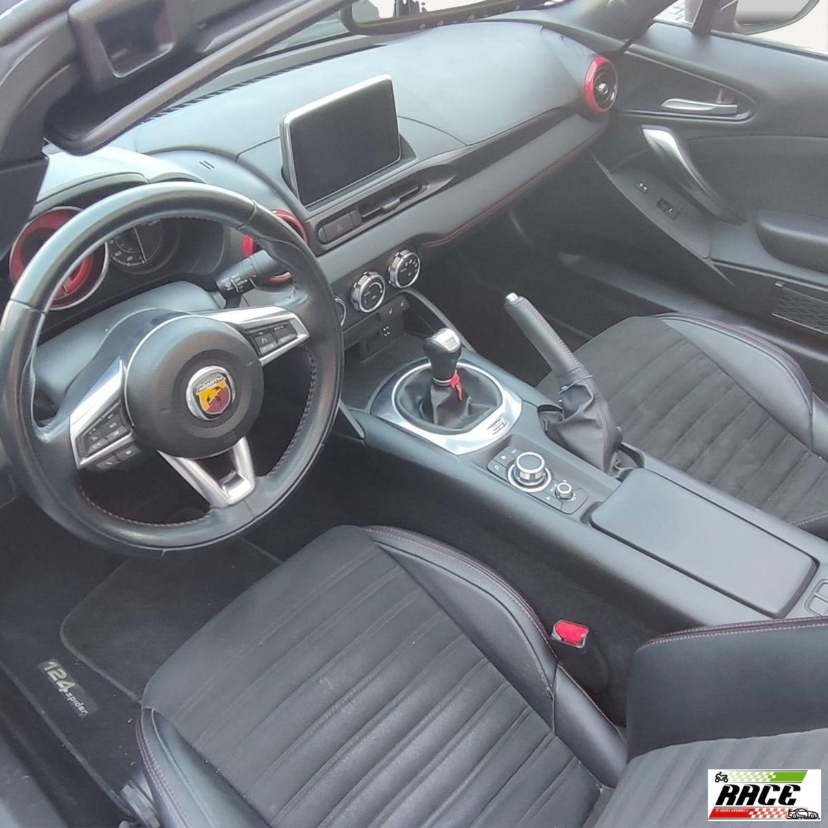 Abarth 124 Spider 1.4 Turbo MultiAir AT 170 CV (9)