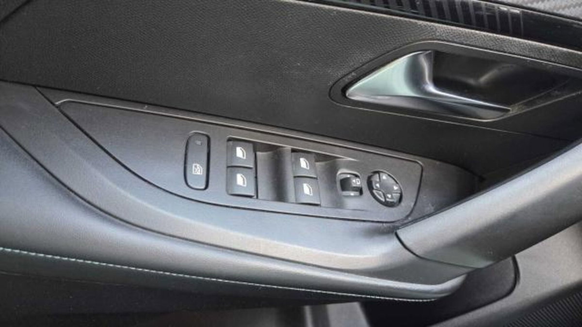 Peugeot 2008 PureTech 100 S&S Active (5)