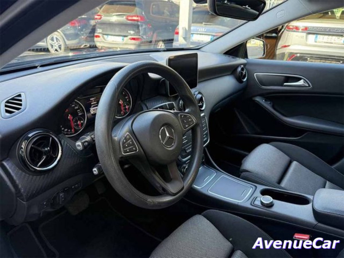 Mercedes-Benz GLA SUV 180 d Sport (11)