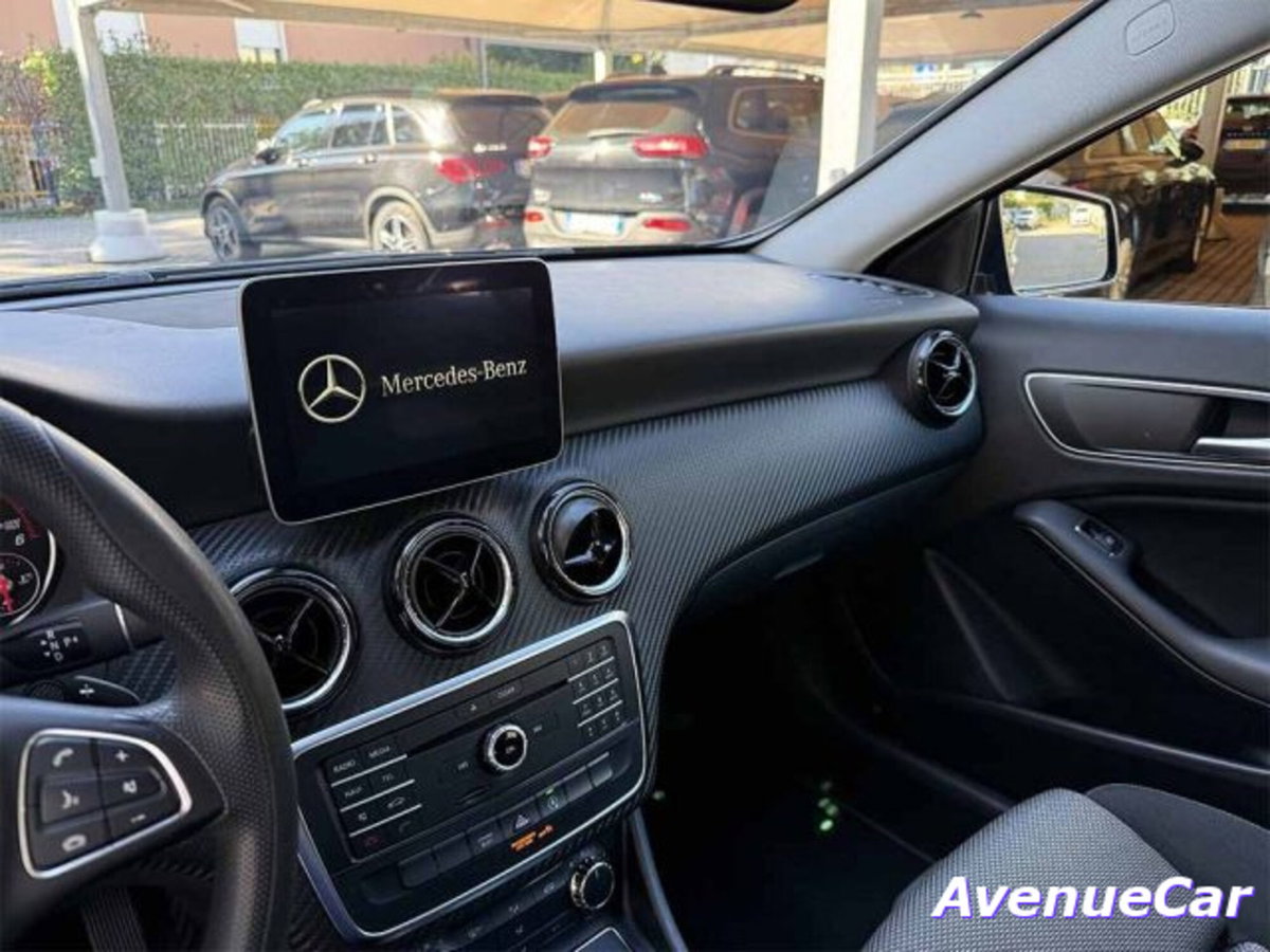 Mercedes-Benz GLA SUV 180 d Sport (15)