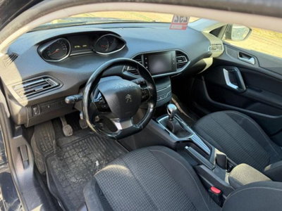 Peugeot 308 SW BlueHDi 130 S&S Allure (11)