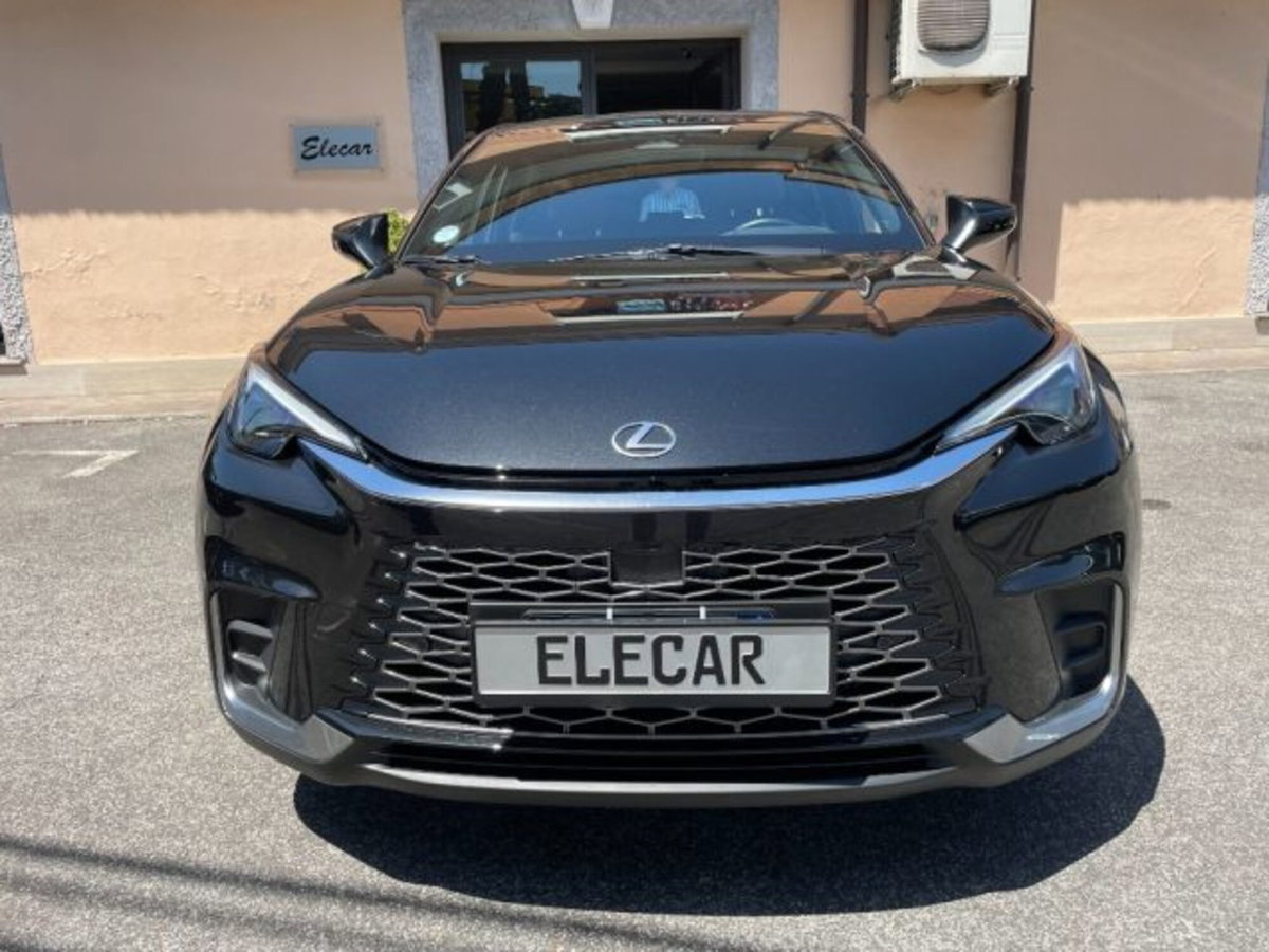 Lexus LBX 1.5 hybrid Relax 4wd (2)