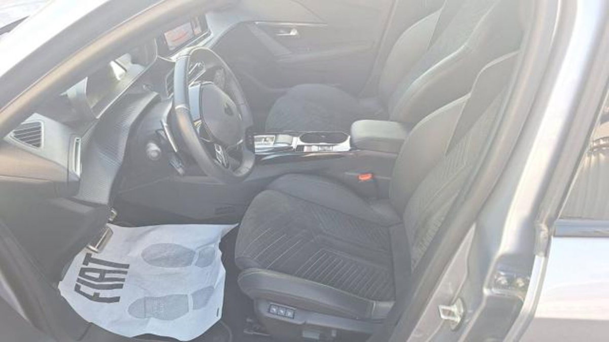 Peugeot 208 motore elettrico 136 CV 5 porte GT Line (12)