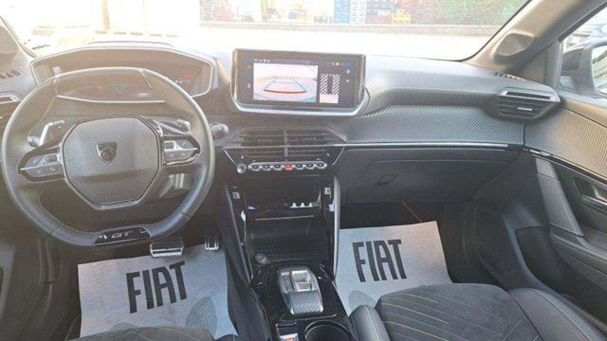 Peugeot 208 motore elettrico 136 CV 5 porte GT Line (9)