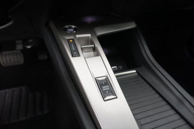 Peugeot 408 1.2 hybrid Allure 136cv e-dsc6 (13)