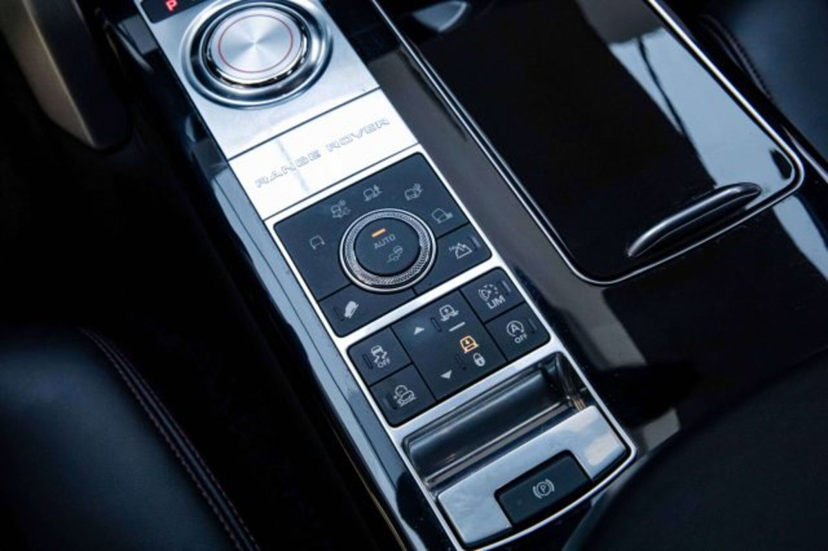 Land Rover Range Rover 3.0 i6 phev SV awd 550cv auto (13)