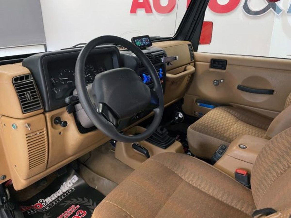 Jeep Wrangler 2.5 cat Soft top (EU) (16)