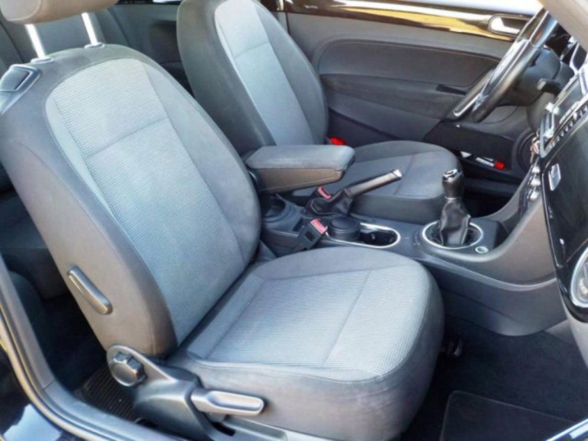 Volkswagen Maggiolino 1.6 TDI Design (15)