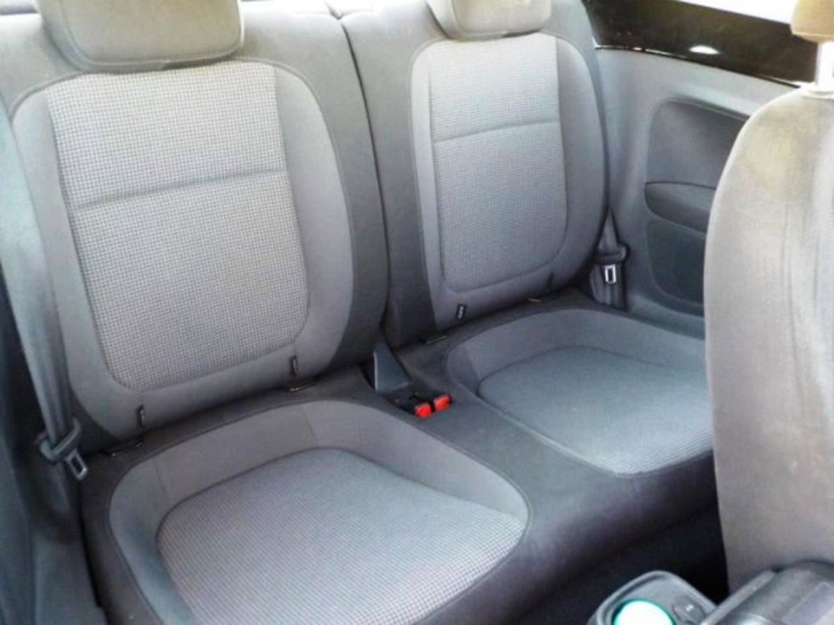 Volkswagen Maggiolino 1.6 TDI Design (17)
