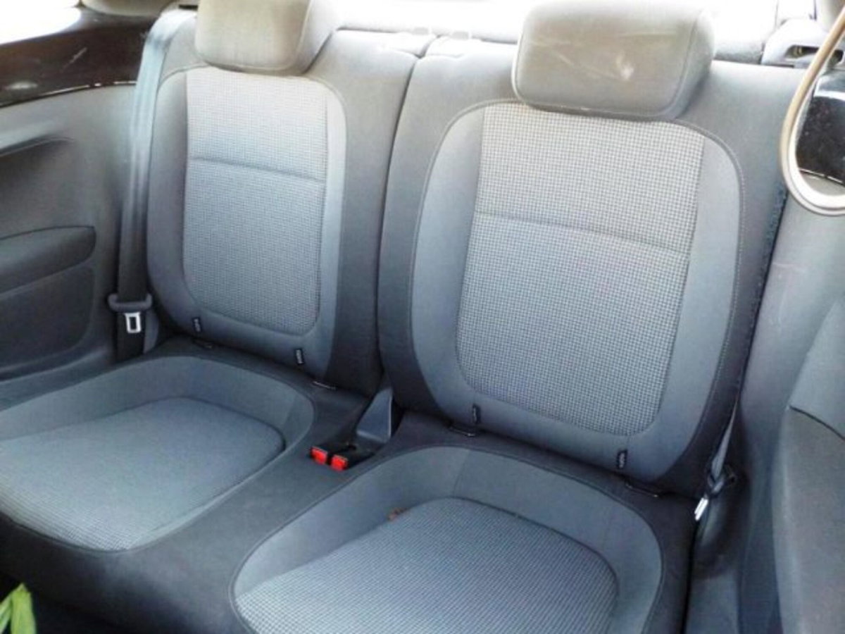 Volkswagen Maggiolino 1.6 TDI Design (18)