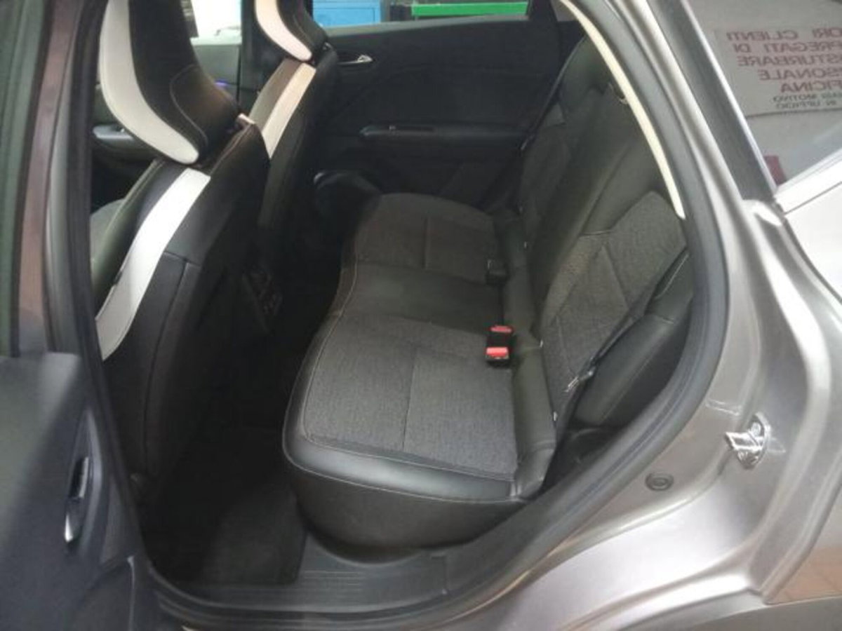 Renault Captur Full Hybrid E-Tech 145 CV Intens (16)