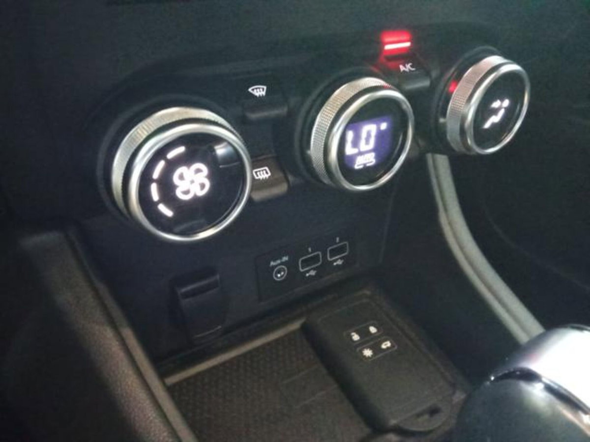 Renault Captur Full Hybrid E-Tech 145 CV Intens (19)