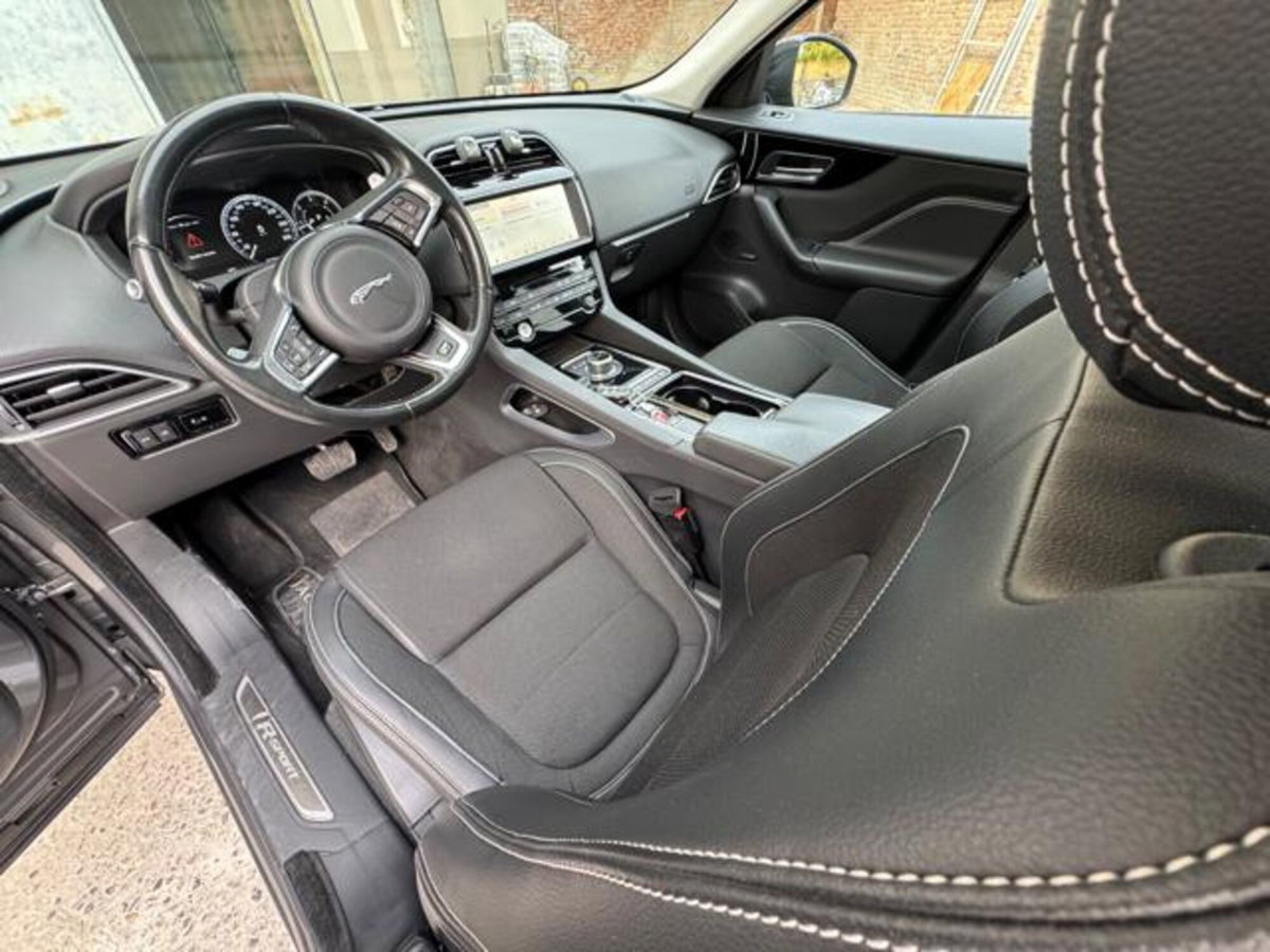 Jaguar F-Pace 2.0 D 180 CV aut. R-Sport (10)