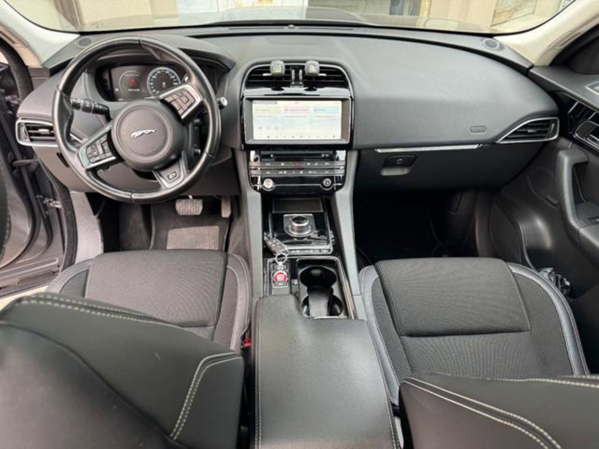 Jaguar F-Pace 2.0 D 180 CV aut. R-Sport (11)