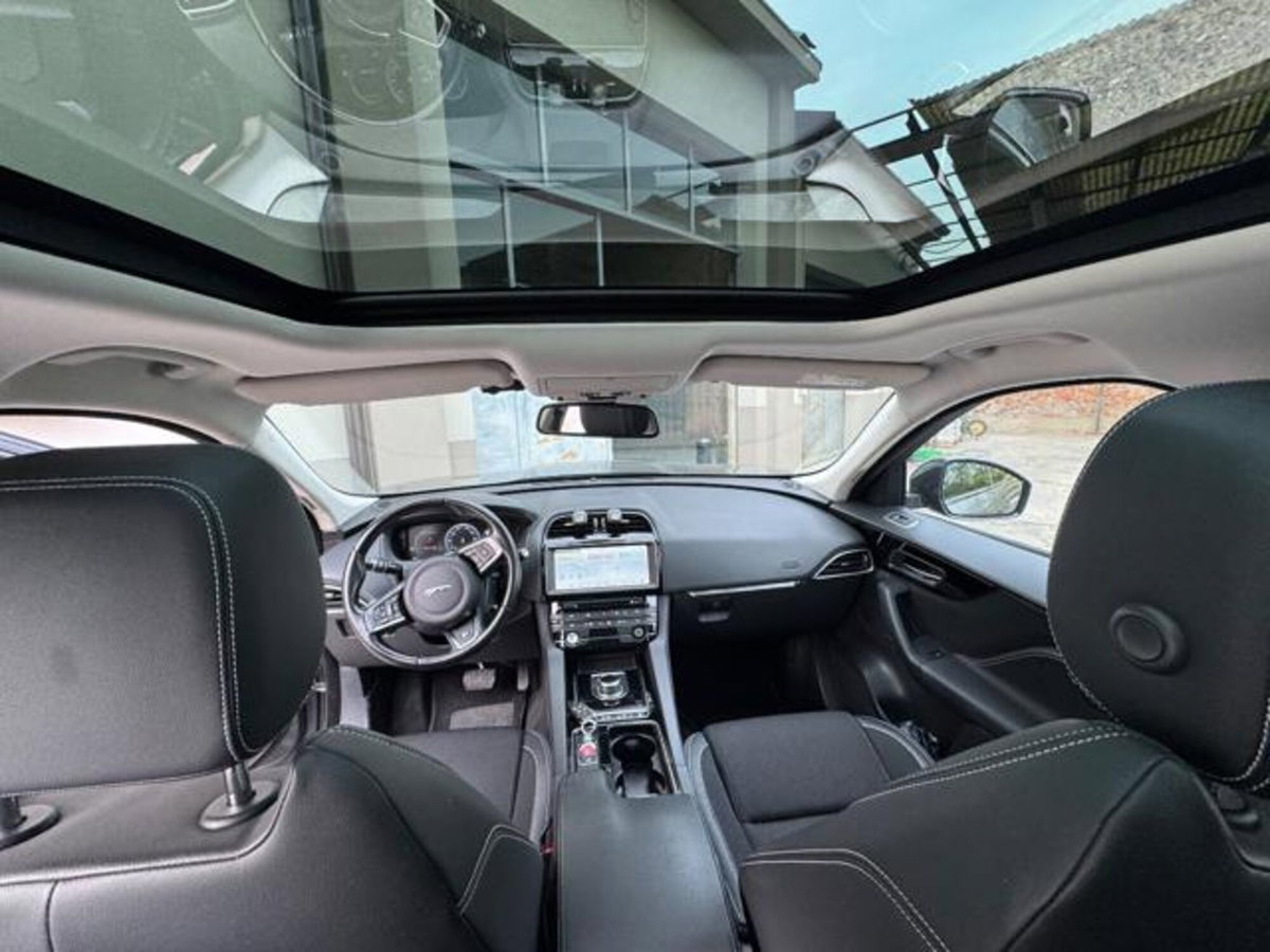 Jaguar F-Pace 2.0 D 180 CV aut. R-Sport (12)