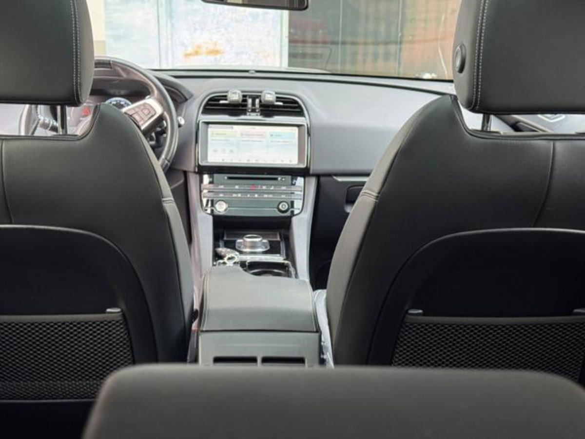 Jaguar F-Pace 2.0 D 180 CV aut. R-Sport (13)