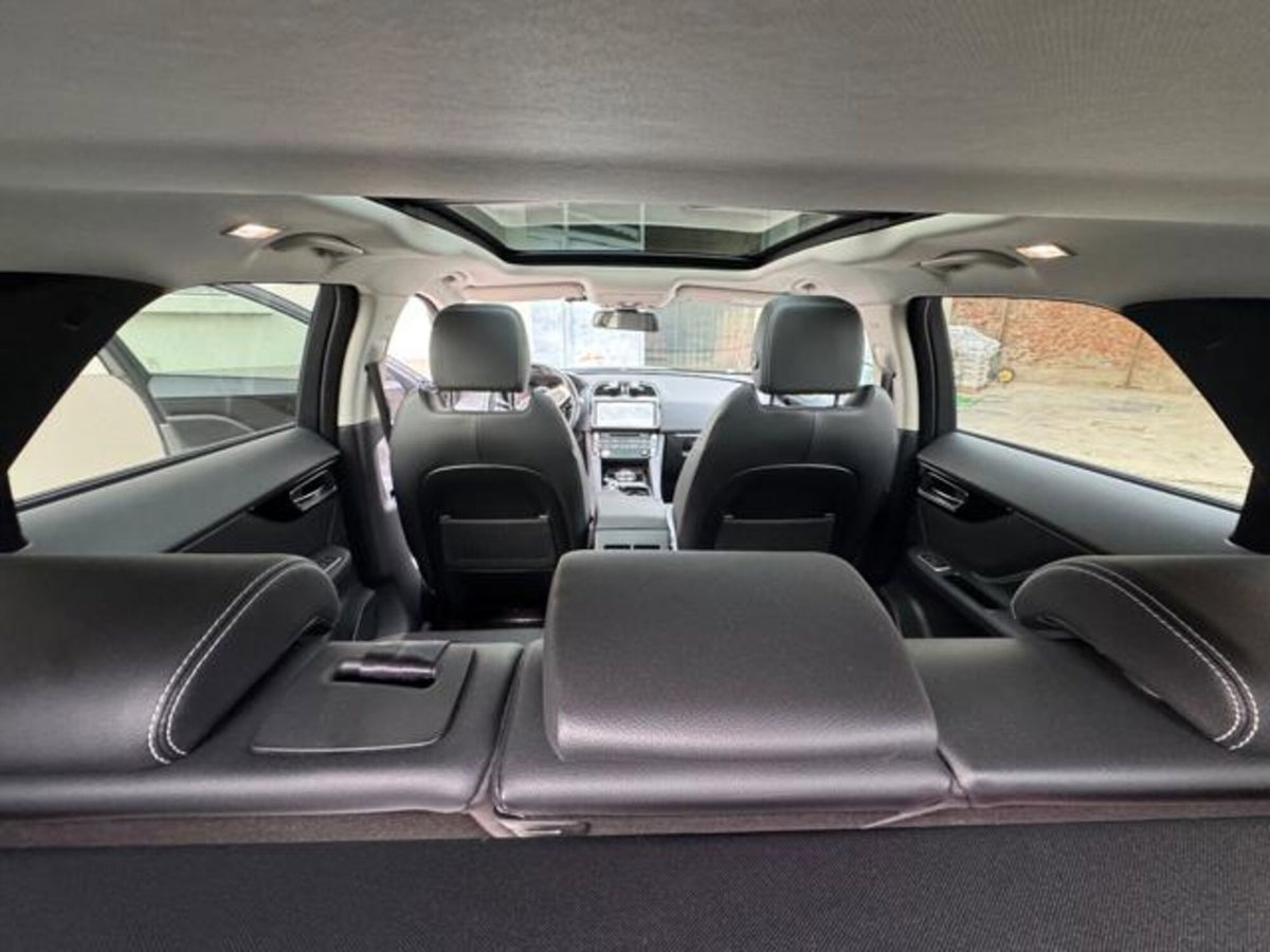 Jaguar F-Pace 2.0 D 180 CV aut. R-Sport (18)