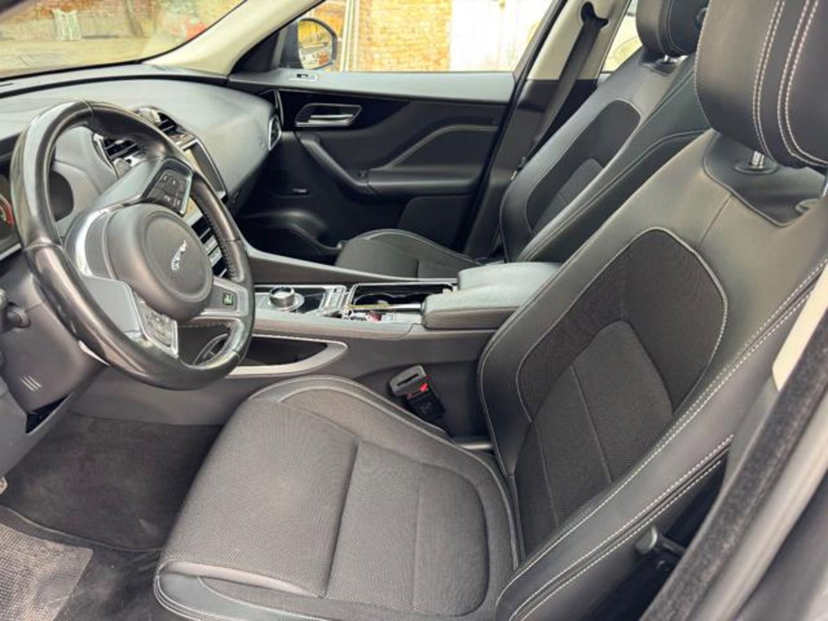 Jaguar F-Pace 2.0 D 180 CV aut. R-Sport (8)