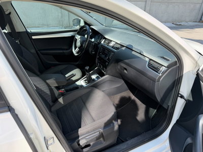 Skoda Octavia Station Wagon 1.6 TDI SCR 115 CV Wagon Executive (6)