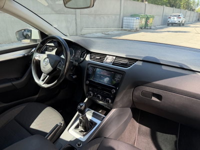 Skoda Octavia Station Wagon 1.6 TDI SCR 115 CV Wagon Executive (7)