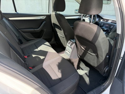 Skoda Octavia Station Wagon 1.6 TDI SCR 115 CV Wagon Executive (8)