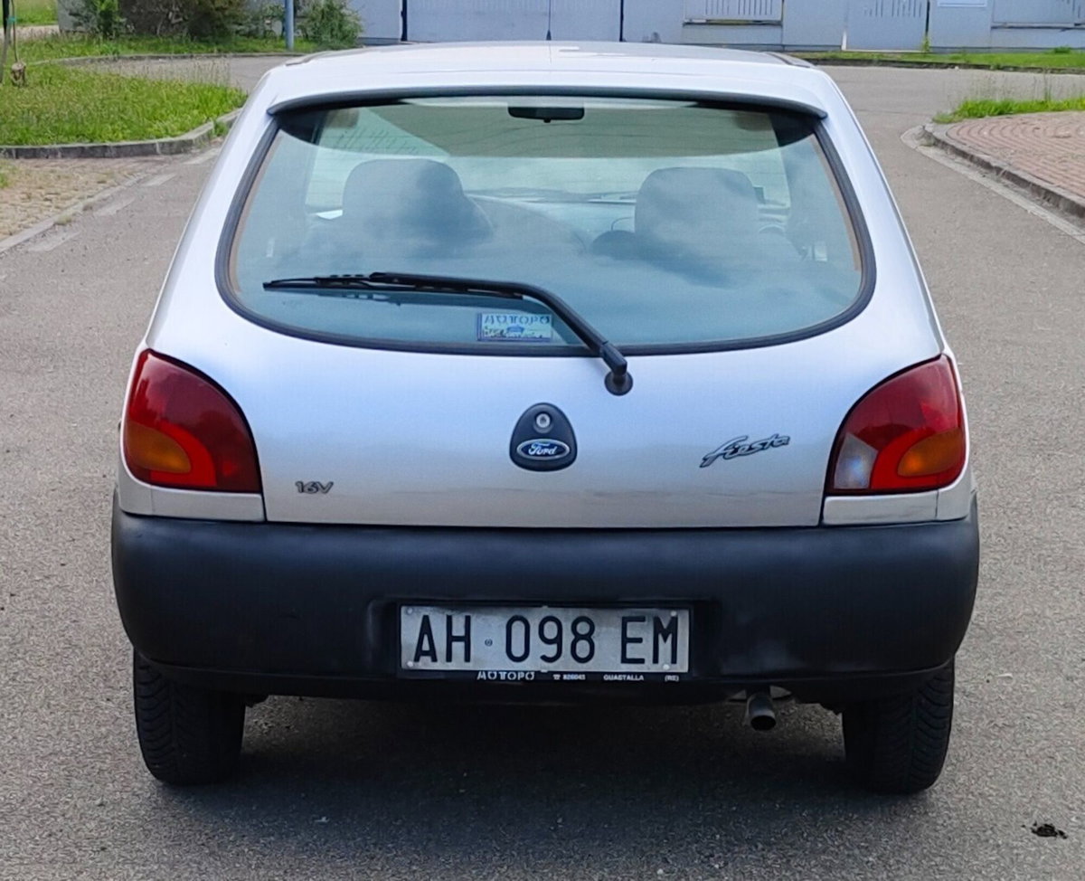 Ford Fiesta 1.2i 16V cat 5 porte Ghia (11)