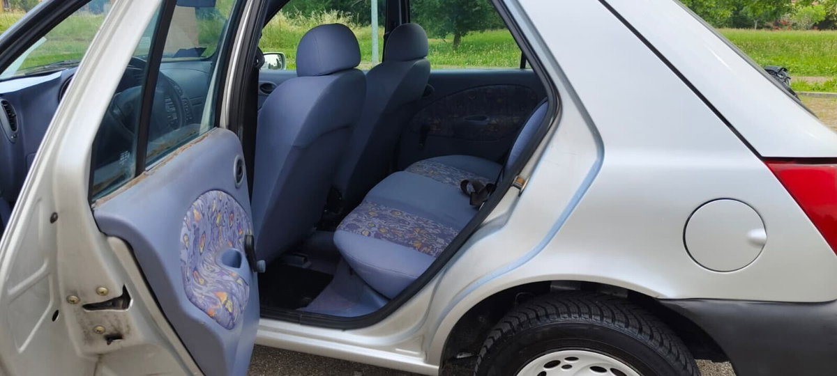 Ford Fiesta 1.2i 16V cat 5 porte Ghia (14)