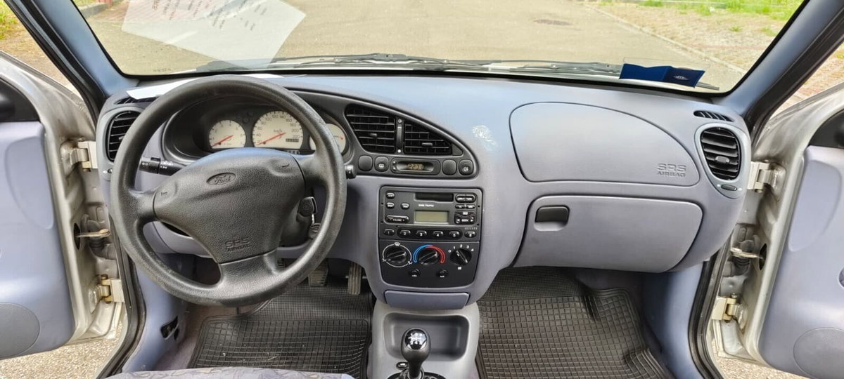 Ford Fiesta 1.2i 16V cat 5 porte Ghia (16)