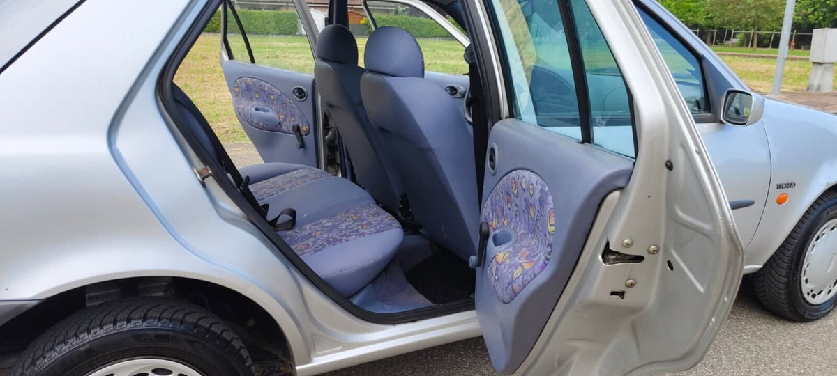 Ford Fiesta 1.2i 16V cat 5 porte Ghia (18)