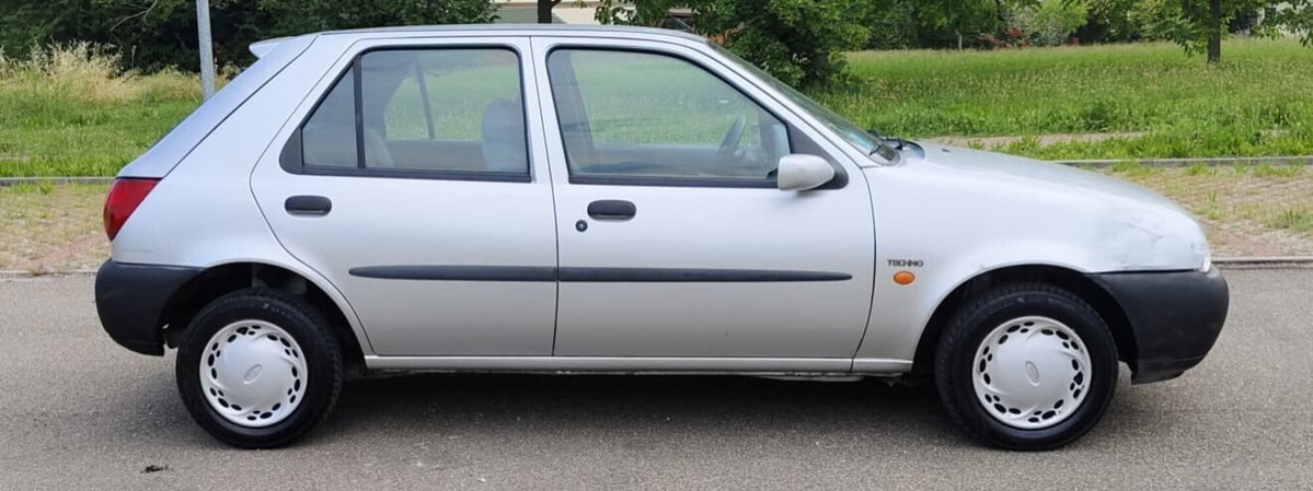 Ford Fiesta 1.2i 16V cat 5 porte Ghia (19)