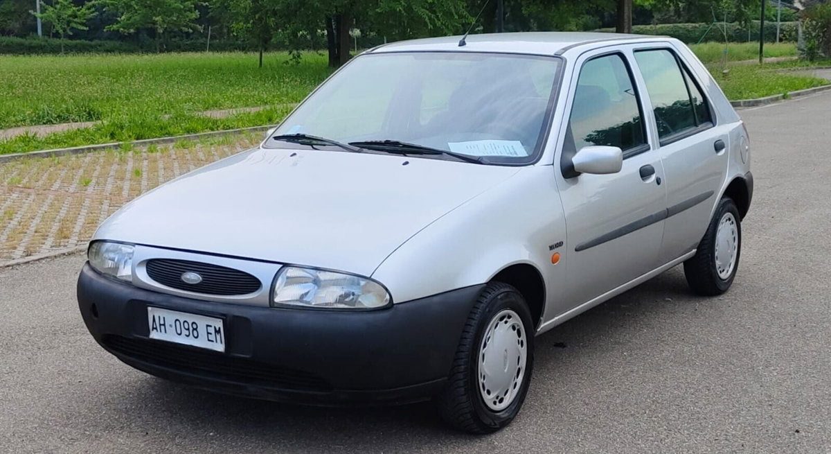 Ford Fiesta 1.2i 16V cat 5 porte Ghia (2)