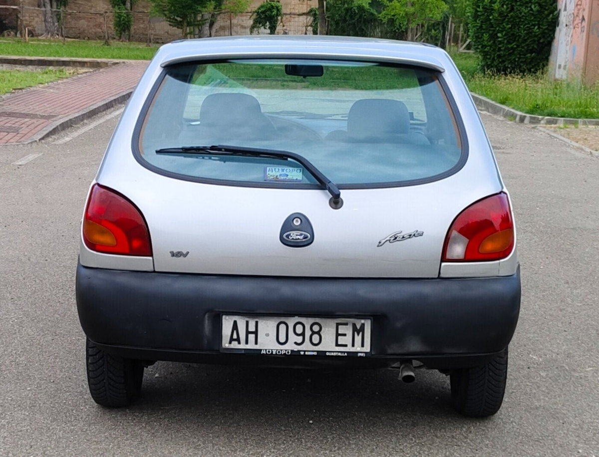 Ford Fiesta 1.2i 16V cat 5 porte Ghia (4)
