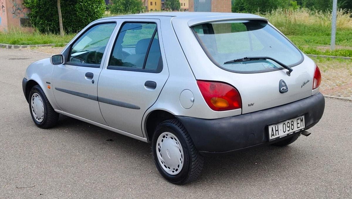 Ford Fiesta 1.2i 16V cat 5 porte Ghia (5)