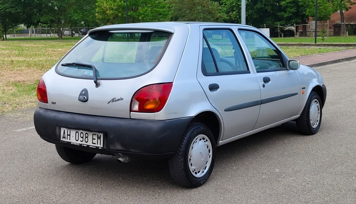 Ford Fiesta 1.2i 16V cat 5 porte Ghia (6)