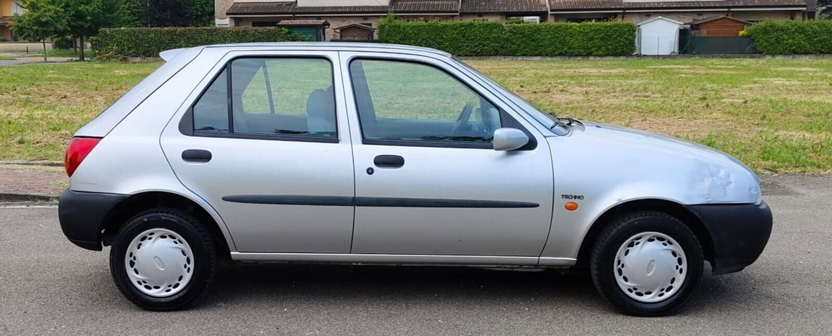 Ford Fiesta 1.2i 16V cat 5 porte Ghia (7)