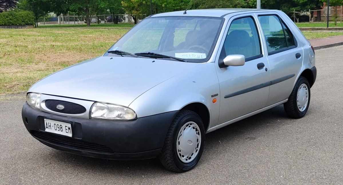 Ford Fiesta 1.2i 16V cat 5 porte Ghia (8)