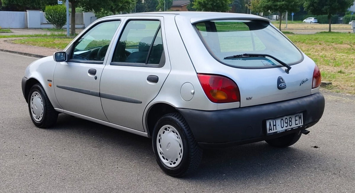 Ford Fiesta 1.2i 16V cat 5 porte Ghia (9)