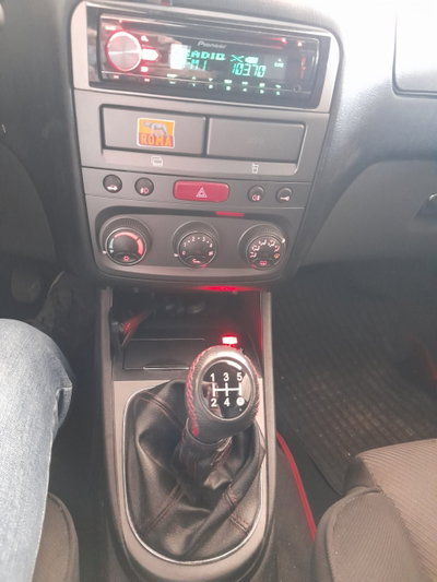 Alfa Romeo 147 1.6 16V TS (105) 5 porte Moving (10)