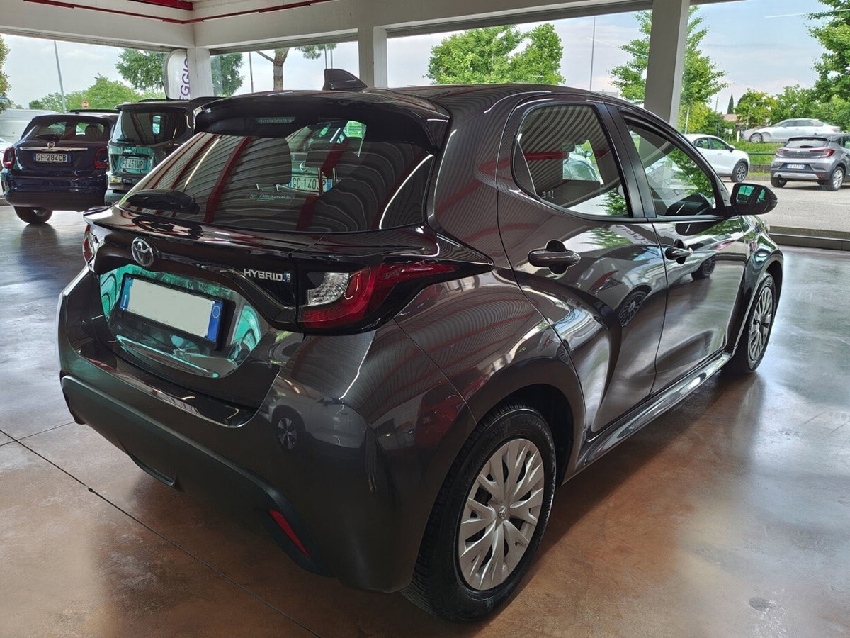 Toyota Yaris 1.5 Hybrid 5 porte Energy (2)