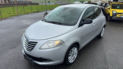 Lancia Ypsilon 1.3 MJT 16V 95 CV 5 porte S&S Silver usata