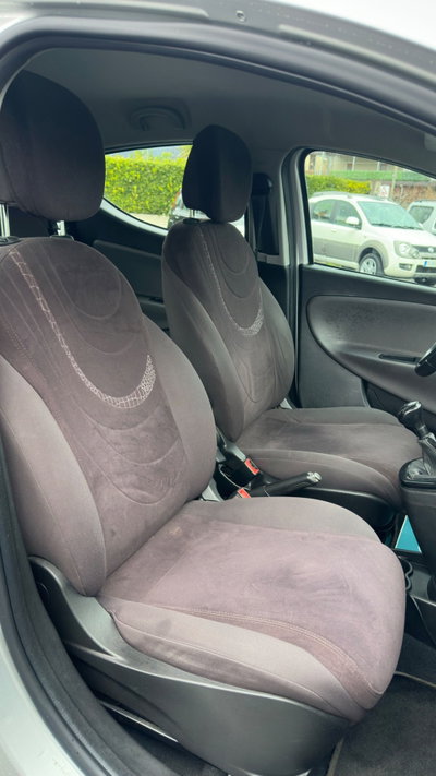 Lancia Ypsilon 1.3 MJT 16V 95 CV 5 porte S&S Silver (13)
