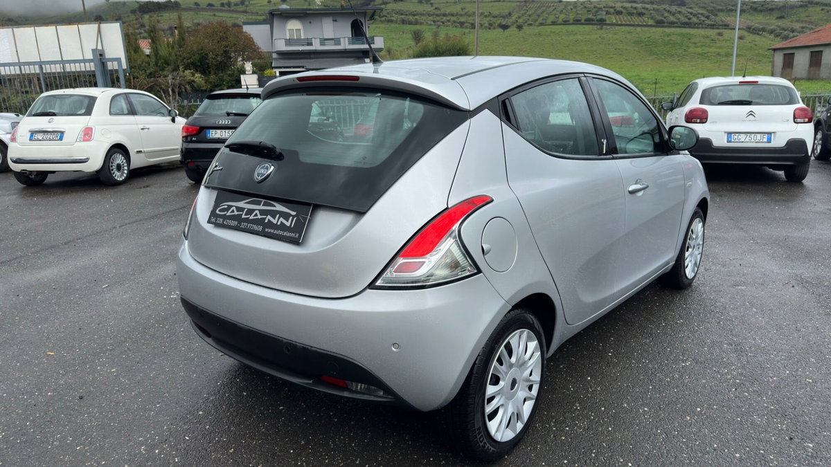 Lancia Ypsilon 1.3 MJT 16V 95 CV 5 porte S&S Silver (3)
