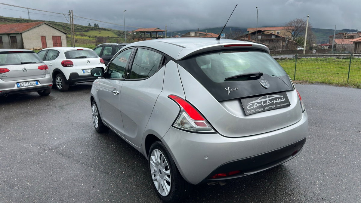 Lancia Ypsilon 1.3 MJT 16V 95 CV 5 porte S&S Silver (5)