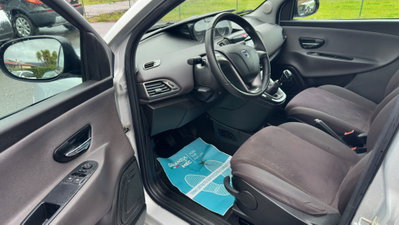 Lancia Ypsilon 1.3 MJT 16V 95 CV 5 porte S&S Silver (8)